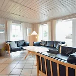 Holiday home Lovely In With Wifi