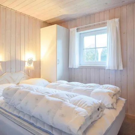 Beautiful Home In Blavand With Sauna *